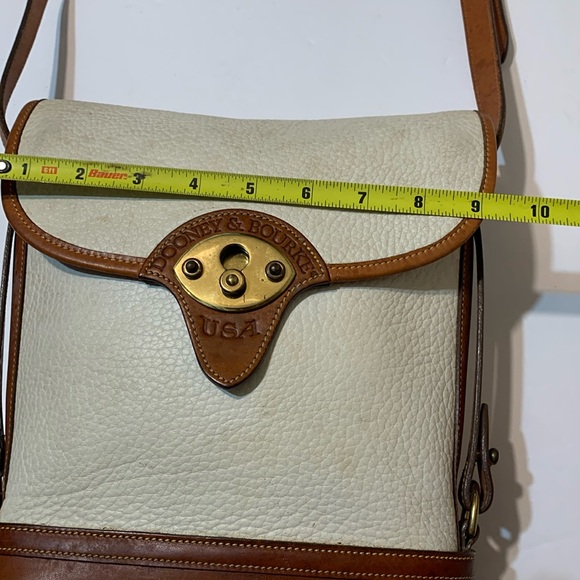 Vintage Dooney & Bourke Crossbody / Shoulder White Flap Fold Over Bag - Picture 10 of 16